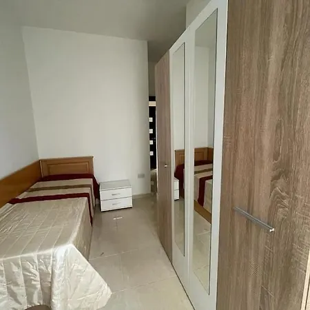 Modern 7 Minutes Away From & Close To St.julians Appartement