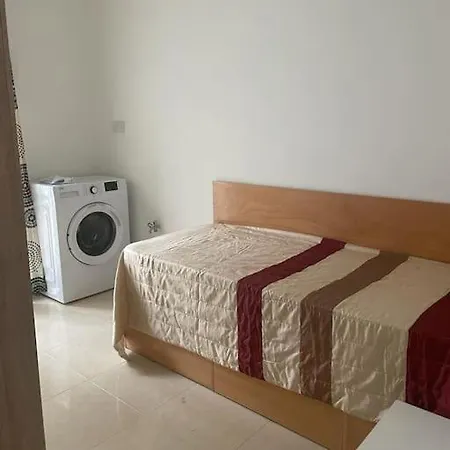 Appartement Modern 7 Minutes Away From & Close To St.julians