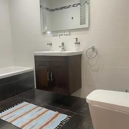 Modern 7 Minutes Away From & Close To St.julians *